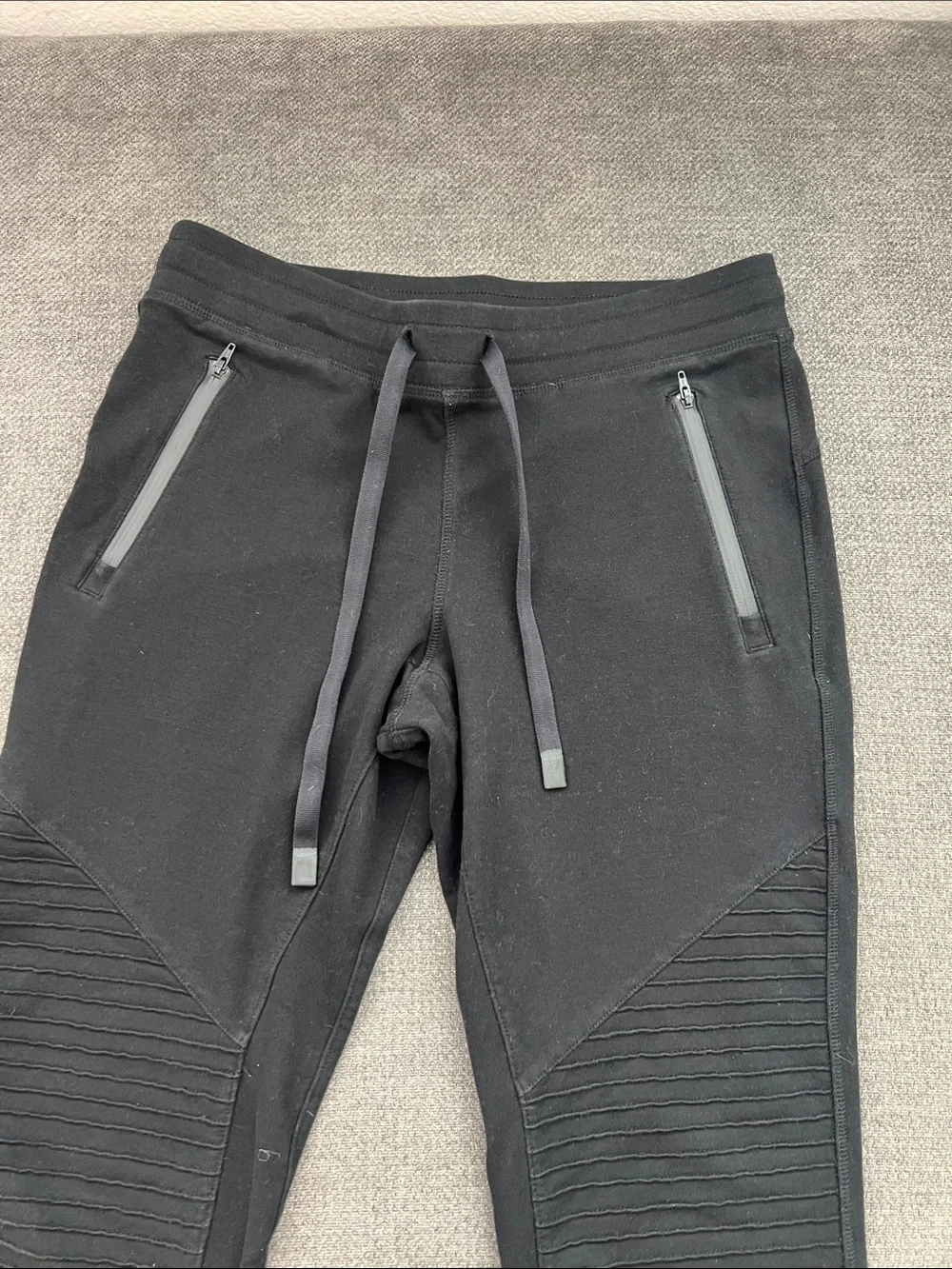 ALO Yoga Women’s Black Ribbed Knee Detail Joggers